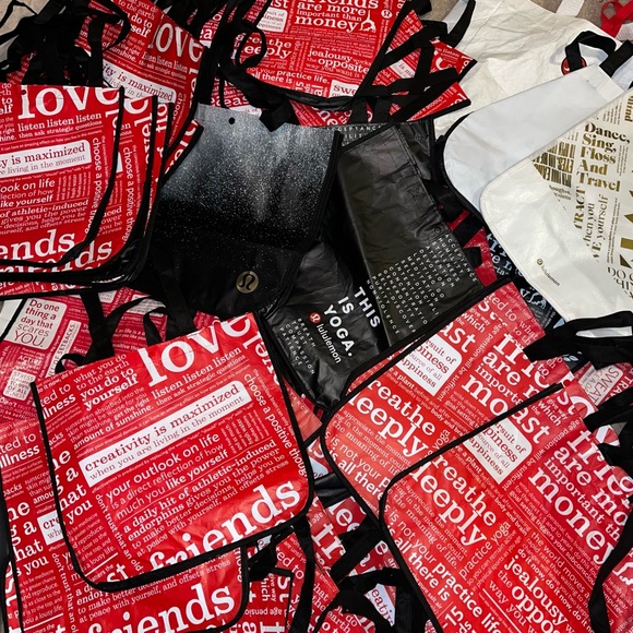 Next LIVE on MON 11/3 @ 6PM PST! All $3 LULULEMON every other MONDAY!🤘🏼💛🍋🩷🤙🏼 - Picture 3 of 8